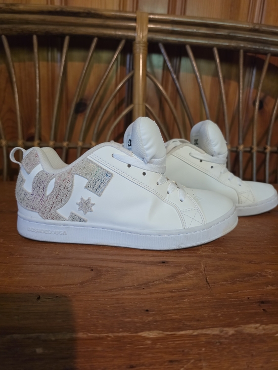 DC Shoes - DC Womens' White Low-Top Sneakers with Glitter Logo